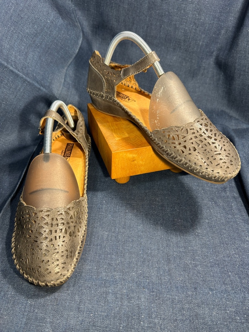 Pikolinos almost NEW leather laser cut ankle strap shoes
